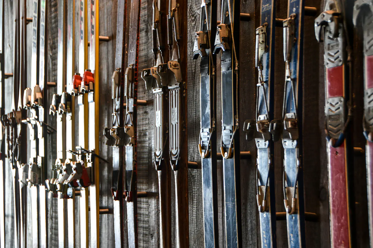 Ski & Snowboard, componentes y taller de encerado 
