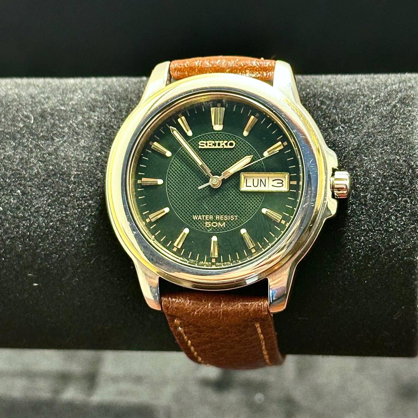 Seiko Quartz 7N43-8309 – Esfera Verde – Day-Date – 37mm 3