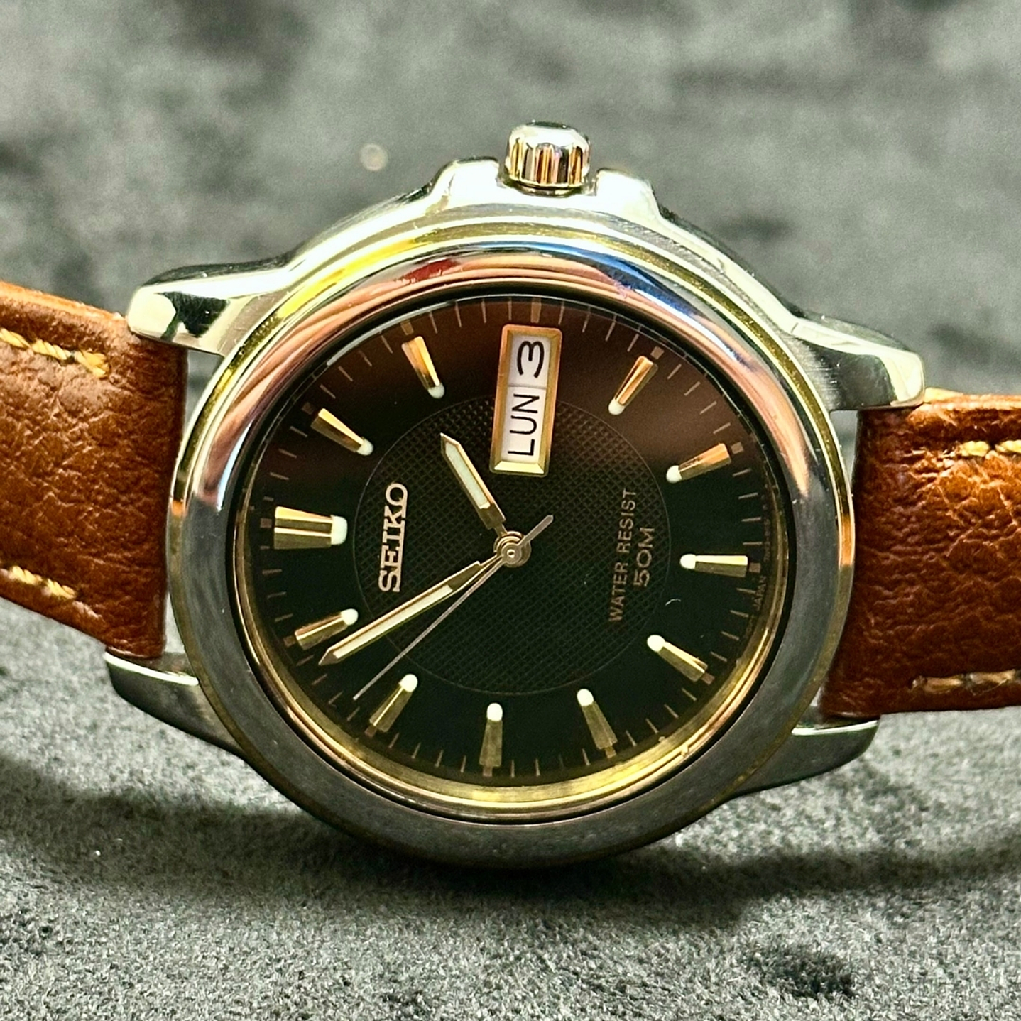 Seiko Quartz 7N43-8309 – Esfera Verde – Day-Date – 37mm 5