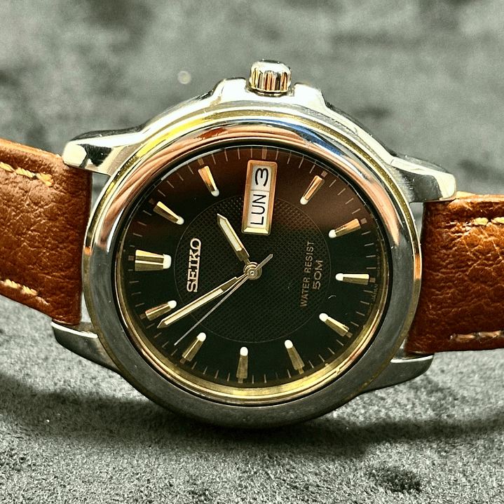 Seiko Quartz 7N43-8309 – Esfera Verde – Day-Date – 37mm 5