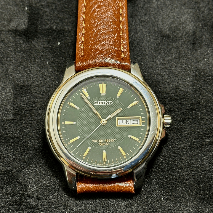 Seiko Quartz 7N43-8309 – Esfera Verde – Day-Date – 37mm 6