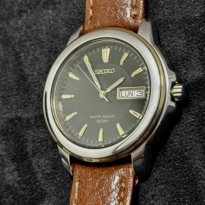 Seiko Quartz 7N43-8309 – Esfera Verde – Day-Date – 37mm 4