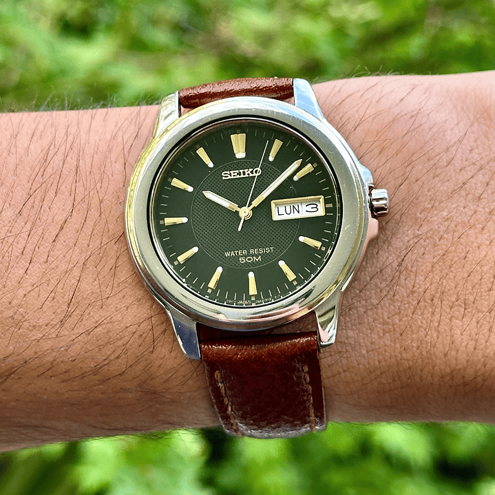 Seiko Quartz 7N43-8309 – Esfera Verde – Day-Date – 37mm 7
