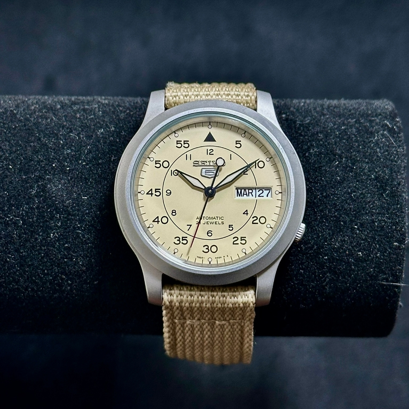 Seiko 5 SNK803 Automático 37mm Beige – Estilo Military – Calibre 7S26  6