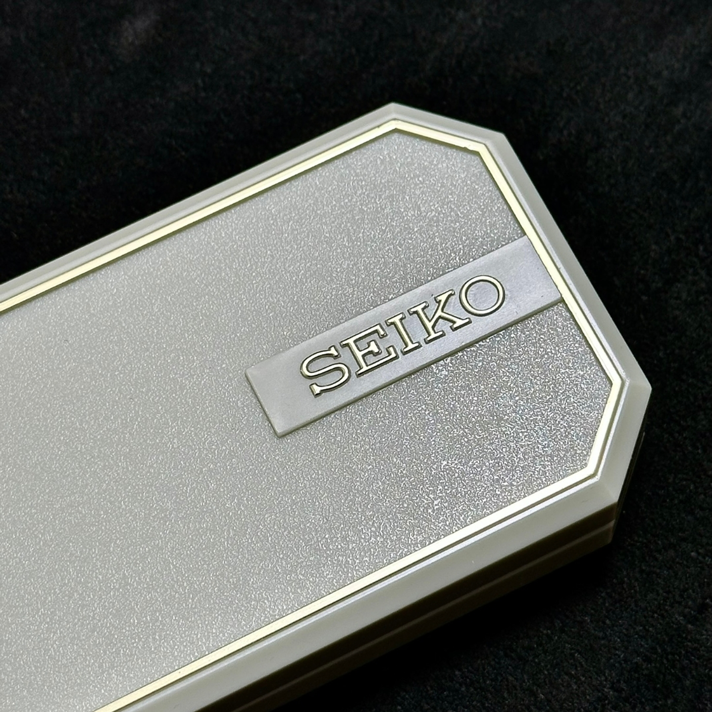 Seiko 5 SNK803 Automático 37mm Beige – Estilo Military – Calibre 7S26  11