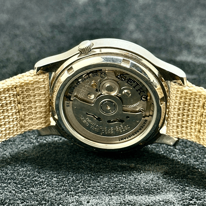 Seiko 5 SNK803 Automático 37mm Beige – Estilo Military – Calibre 7S26  10