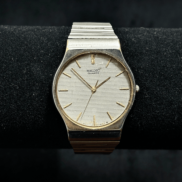 Seiko Quartz – Silver Textured Dial – Cuarzo – 36mm – 5Y31-8010 5