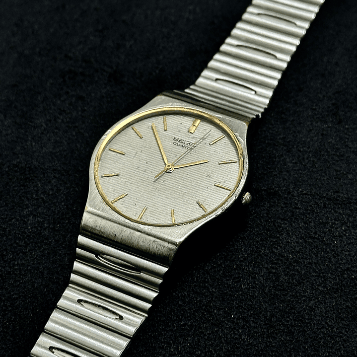 Seiko Quartz – Silver Textured Dial – Cuarzo – 36mm – 5Y31-8010 4