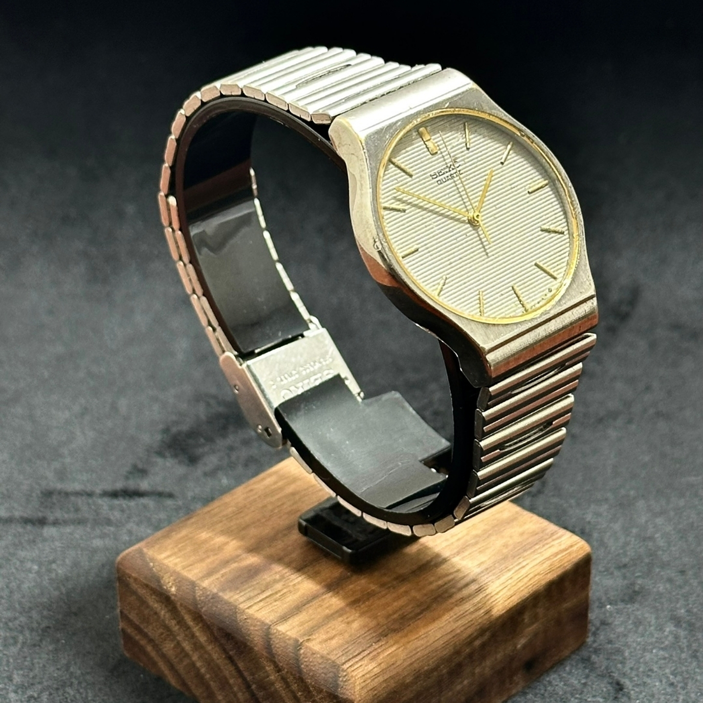 Seiko Quartz – Silver Textured Dial – Cuarzo – 36mm – 5Y31-8010 3