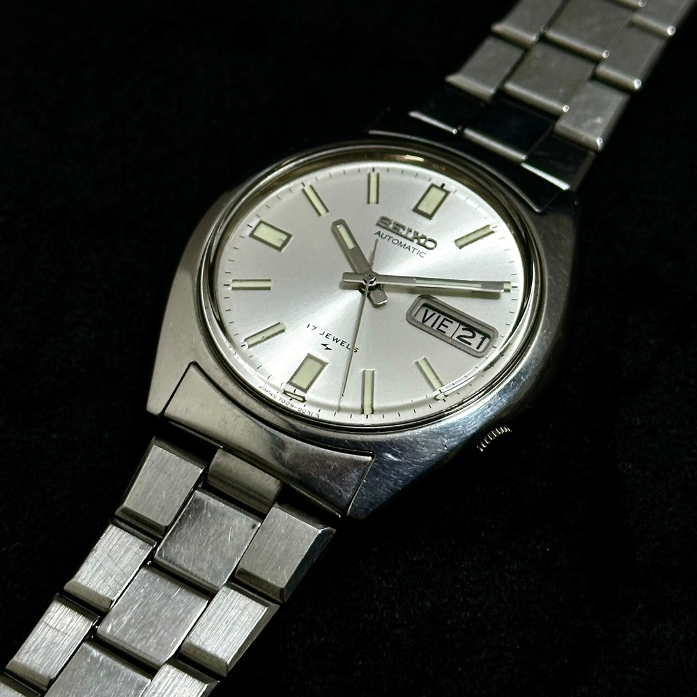 Seiko Automatic 7009-8049 37mm – Esfera Plateada – Día/Fecha – Vintage 1978 5