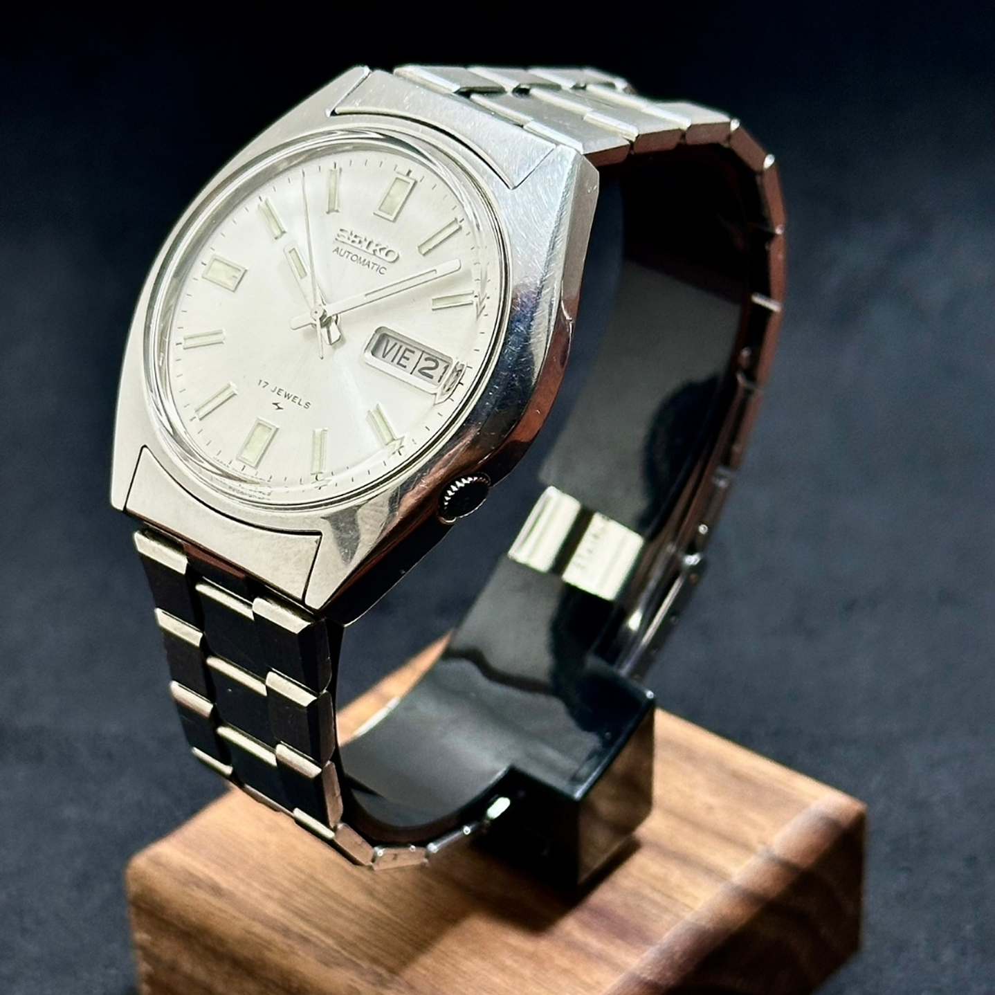 Seiko Automatic 7009-8049 37mm – Esfera Plateada – Día/Fecha – Vintage 1978 3