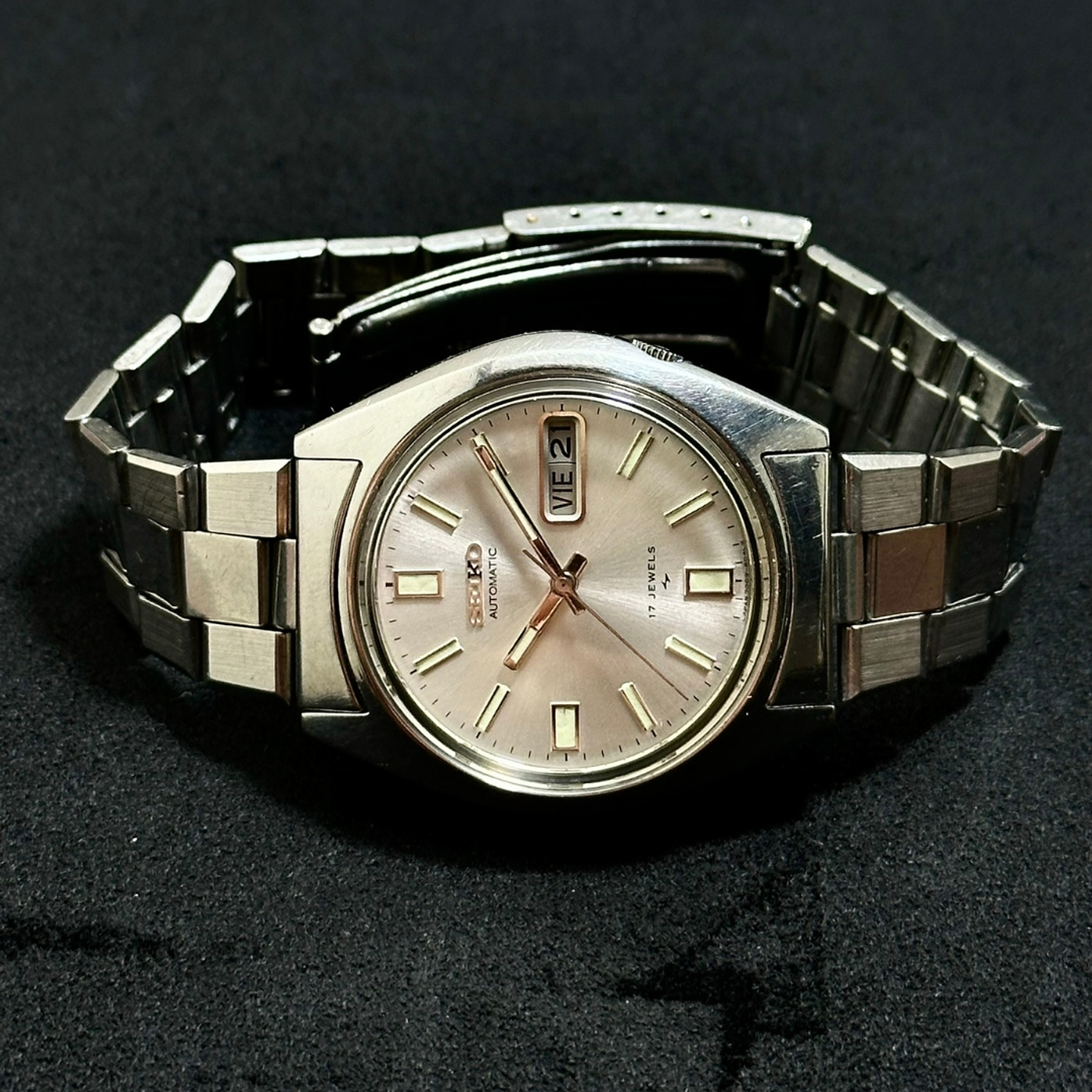 Seiko Automatic 7009-8049 37mm – Esfera Plateada – Día/Fecha – Vintage 1978 9