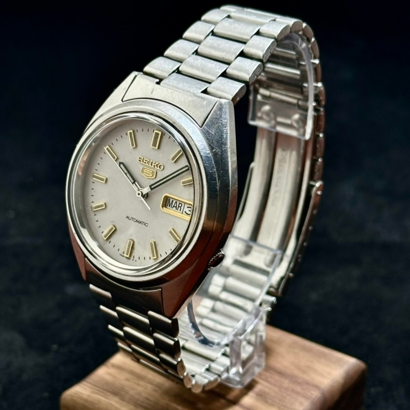 Seiko 5 – Champagne Dial Automatic 37mm – Cal. 7009 – Ref. 7009-3040 3