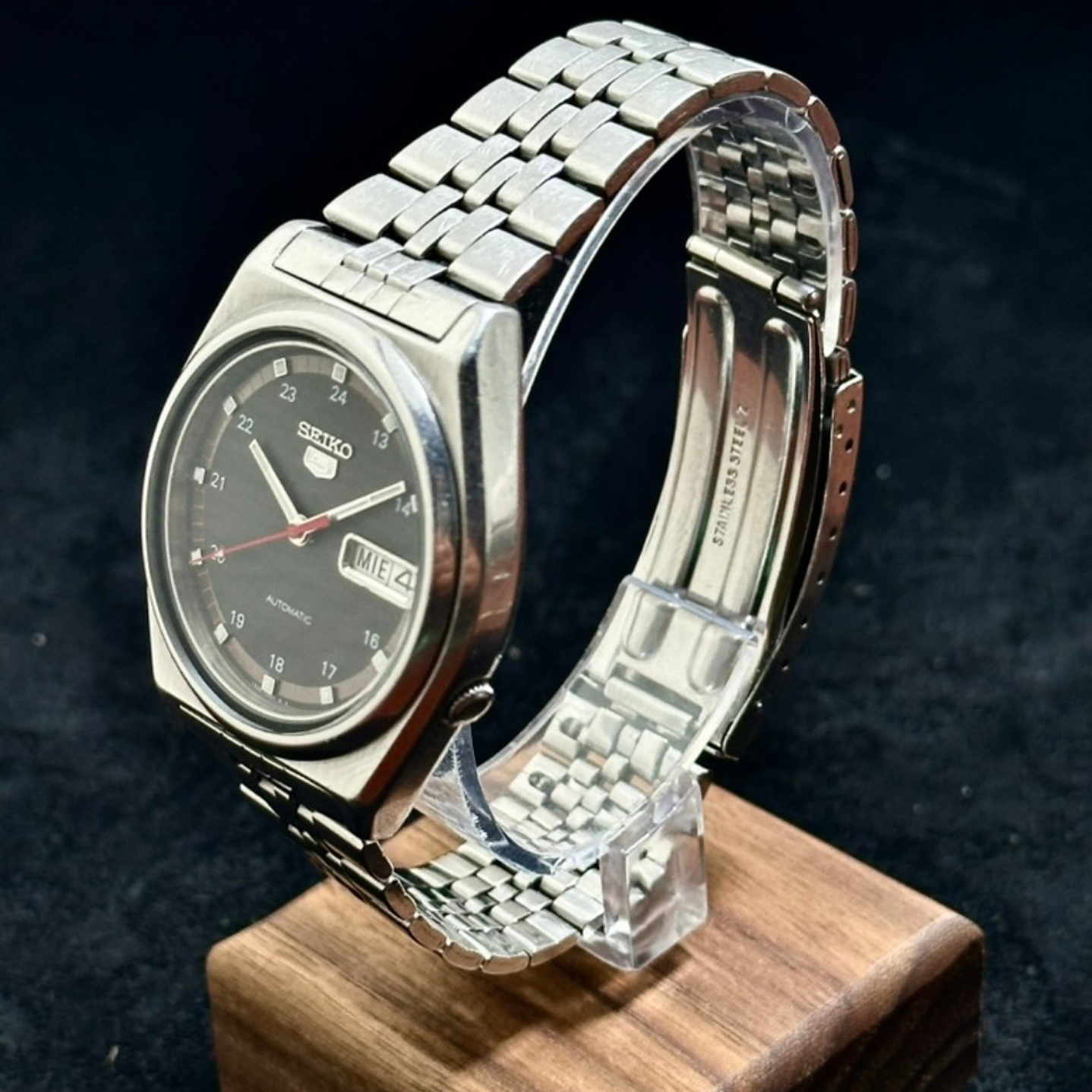 Seiko 5 – Brown Sunburst Dial – Automatic – 37mm – 7S26-0570 3