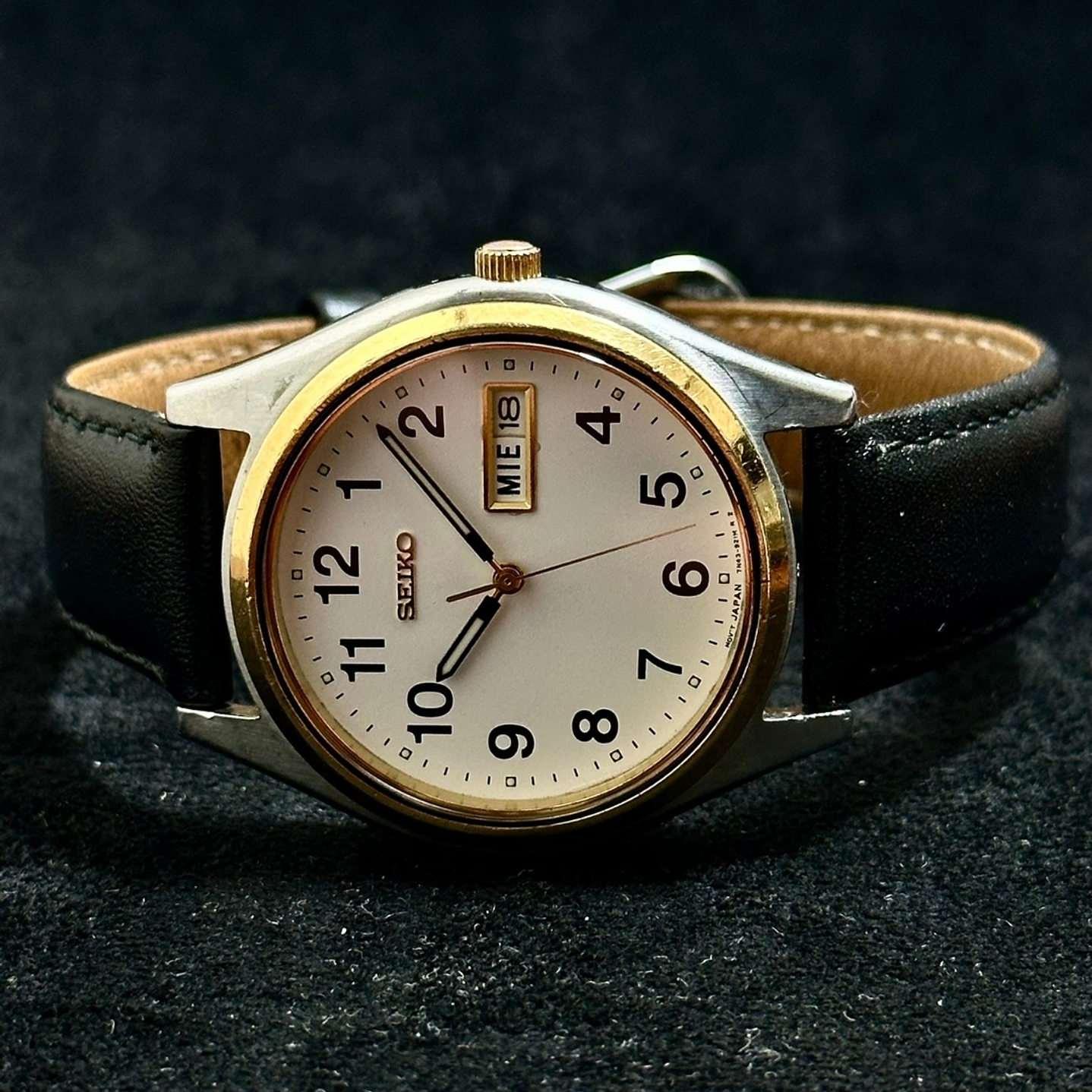 Seiko Quartz SQ - White Dial Day-Date Gold Tone 37mm - 7N43-9048 6