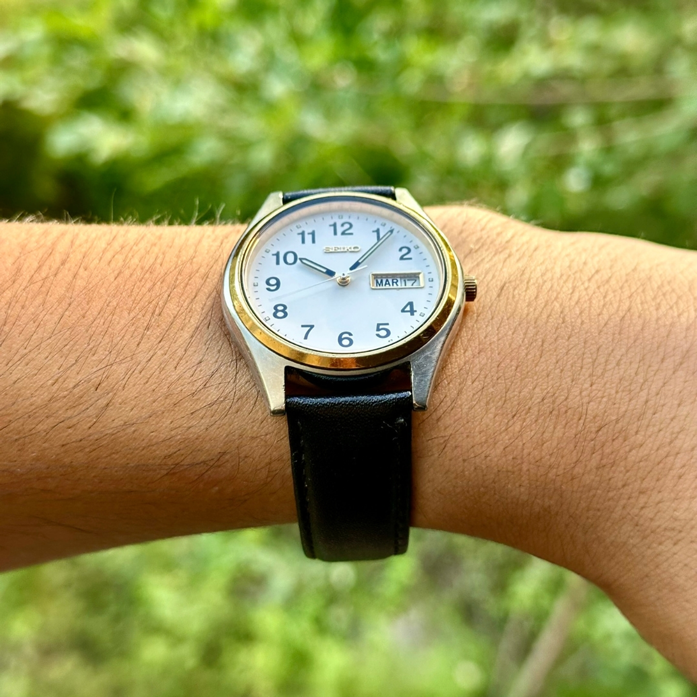 Seiko Quartz SQ - White Dial Day-Date Gold Tone 37mm - 7N43-9048 9