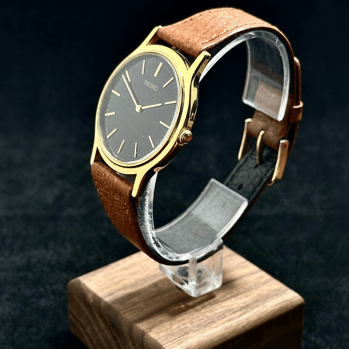 Seiko Quartz SQ – Black Dial Gold Tone – Quartz 37mm – V700-8A10 3