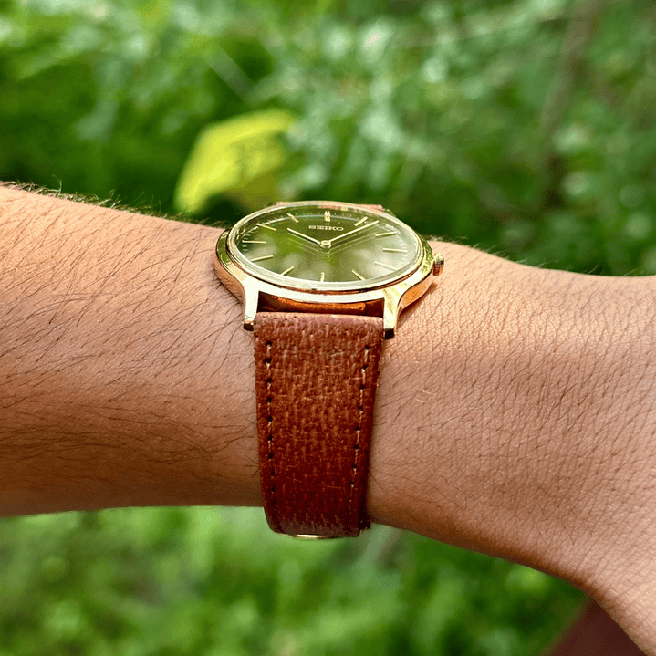 Seiko Quartz SQ – Black Dial Gold Tone – Quartz 37mm – V700-8A10 12