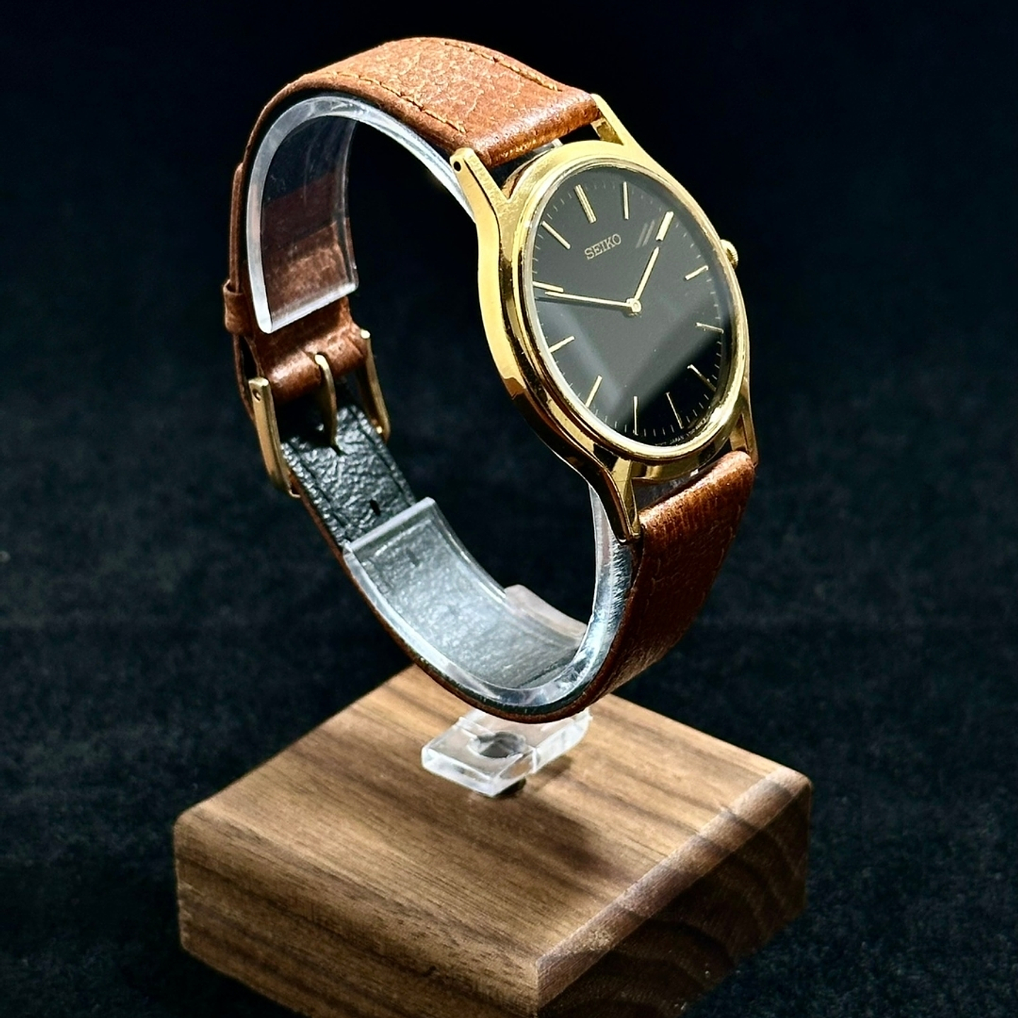 Seiko Quartz SQ – Black Dial Gold Tone – Quartz 37mm – V700-8A10 2