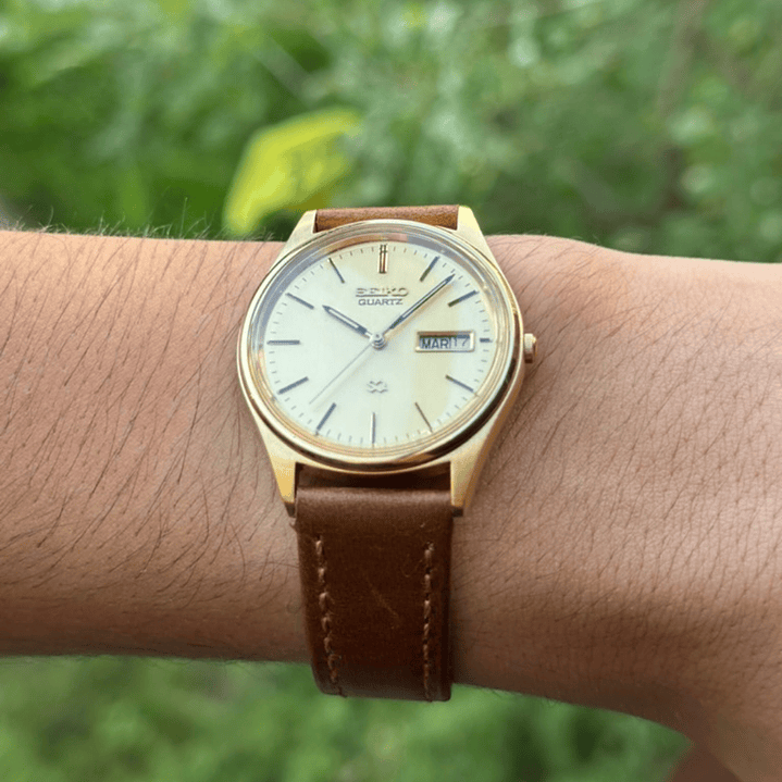 Seiko Quartz SQ - Gold Dial Day-Date Quartz 37mm - 5Y23-8049 10