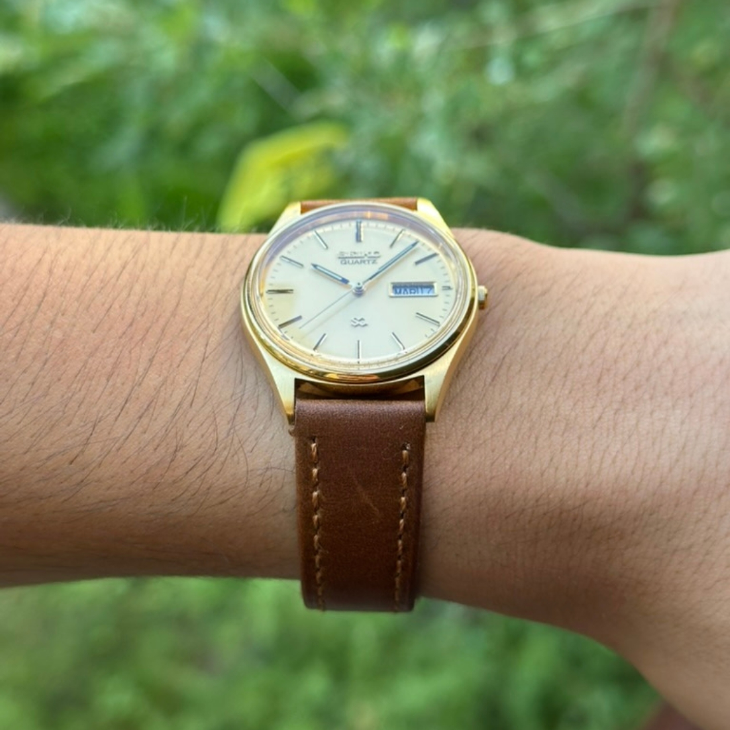 Seiko Quartz SQ - Gold Dial Day-Date Quartz 37mm - 5Y23-8049 11