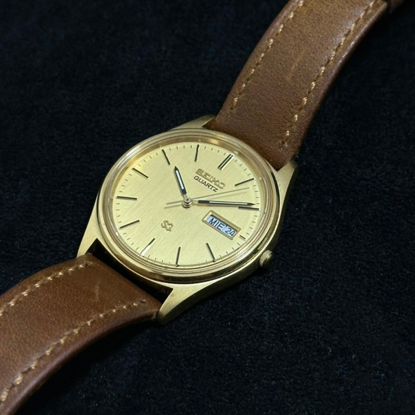 Seiko Quartz SQ - Gold Dial Day-Date Quartz 37mm - 5Y23-8049 5