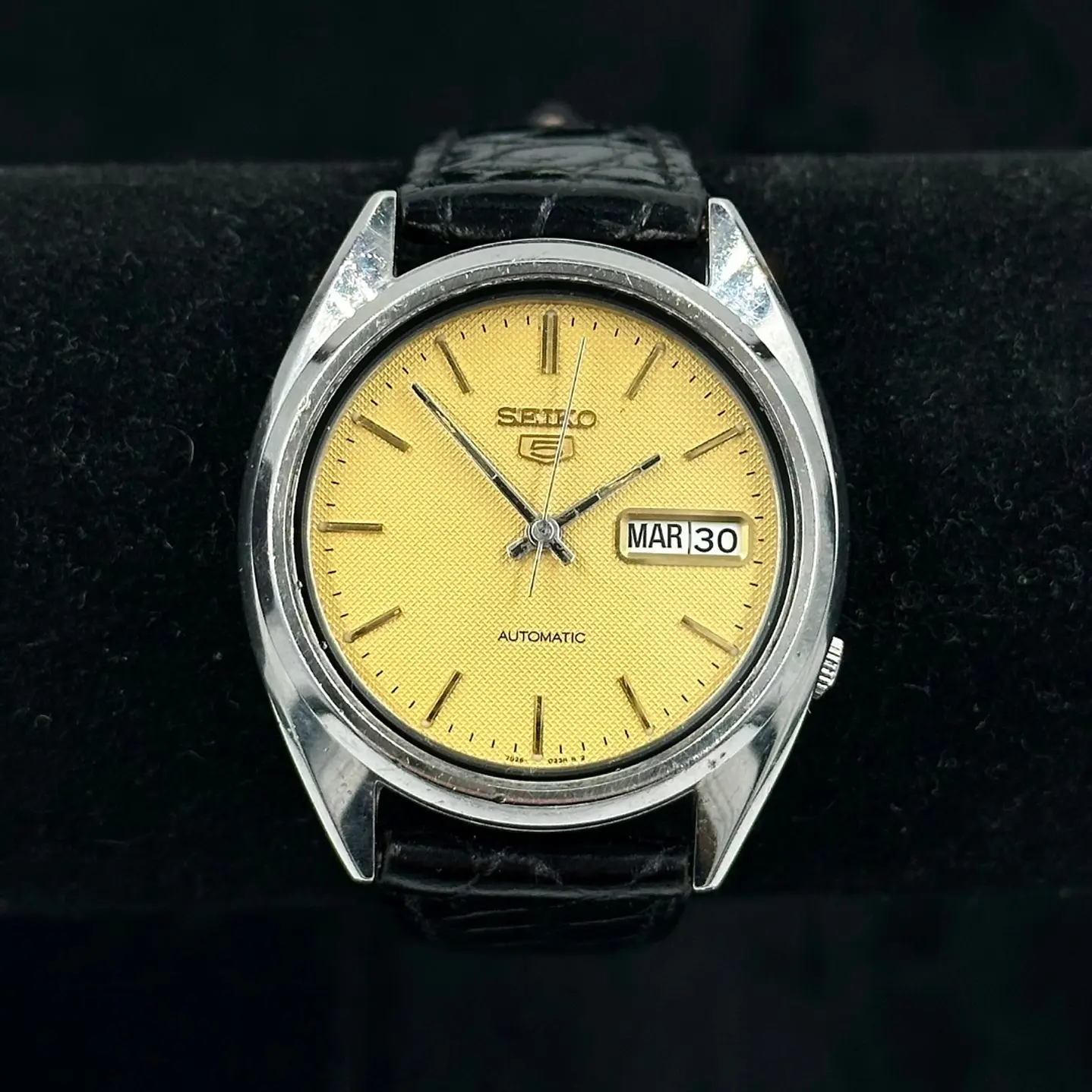 Seiko 5 Automático – Esfera Waffle Dorada – Acero – Day-Date – 7S26-3040 4