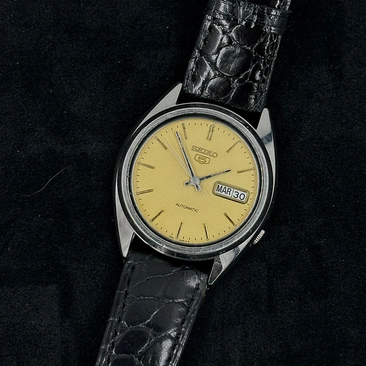 Seiko 5 Automático – Esfera Waffle Dorada – Acero – Day-Date – 7S26-3040 7