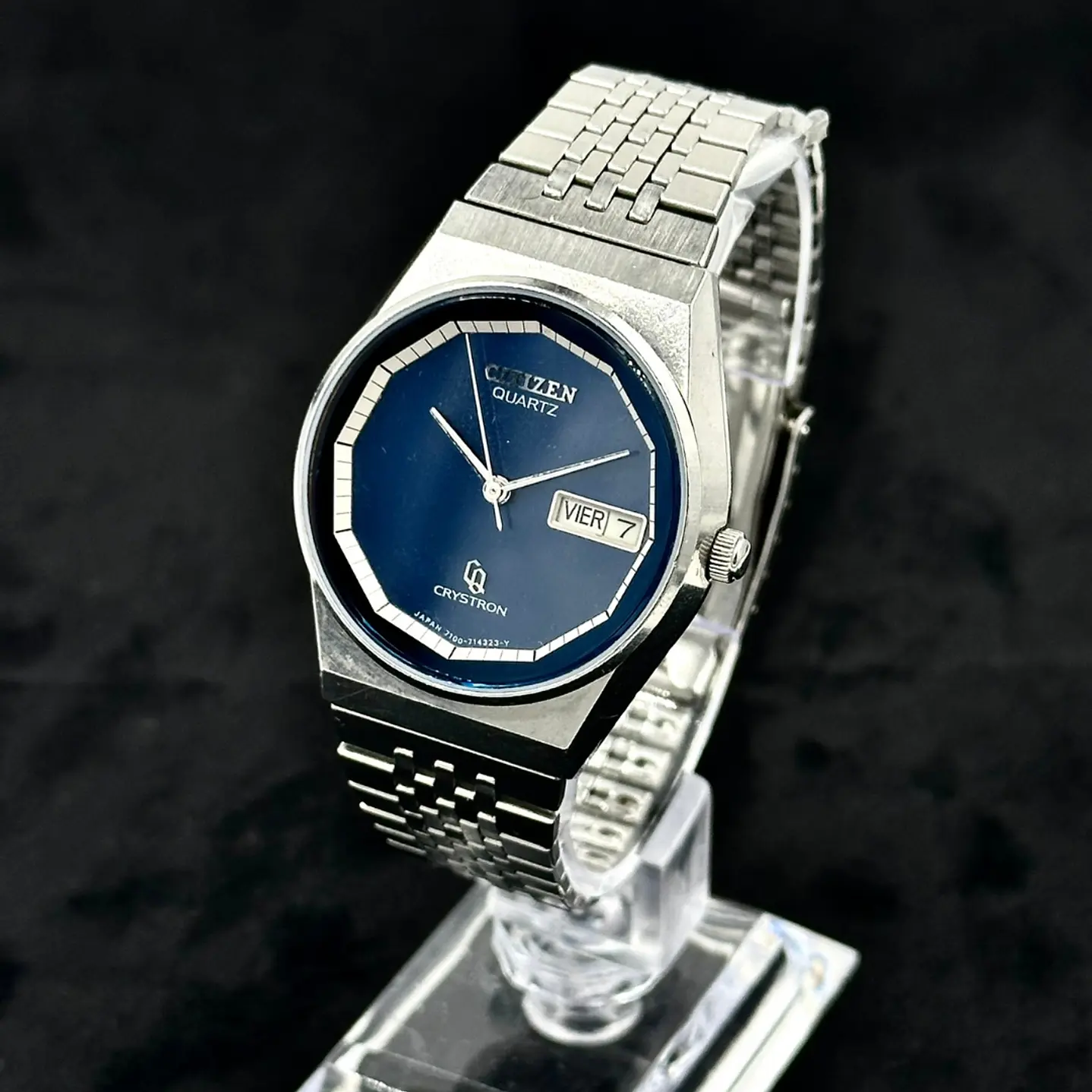 Citizen Quartz Crystron CQ – Dial Azul Profundo Day-Date 37mm – Referencia 7100-714323-Y 3