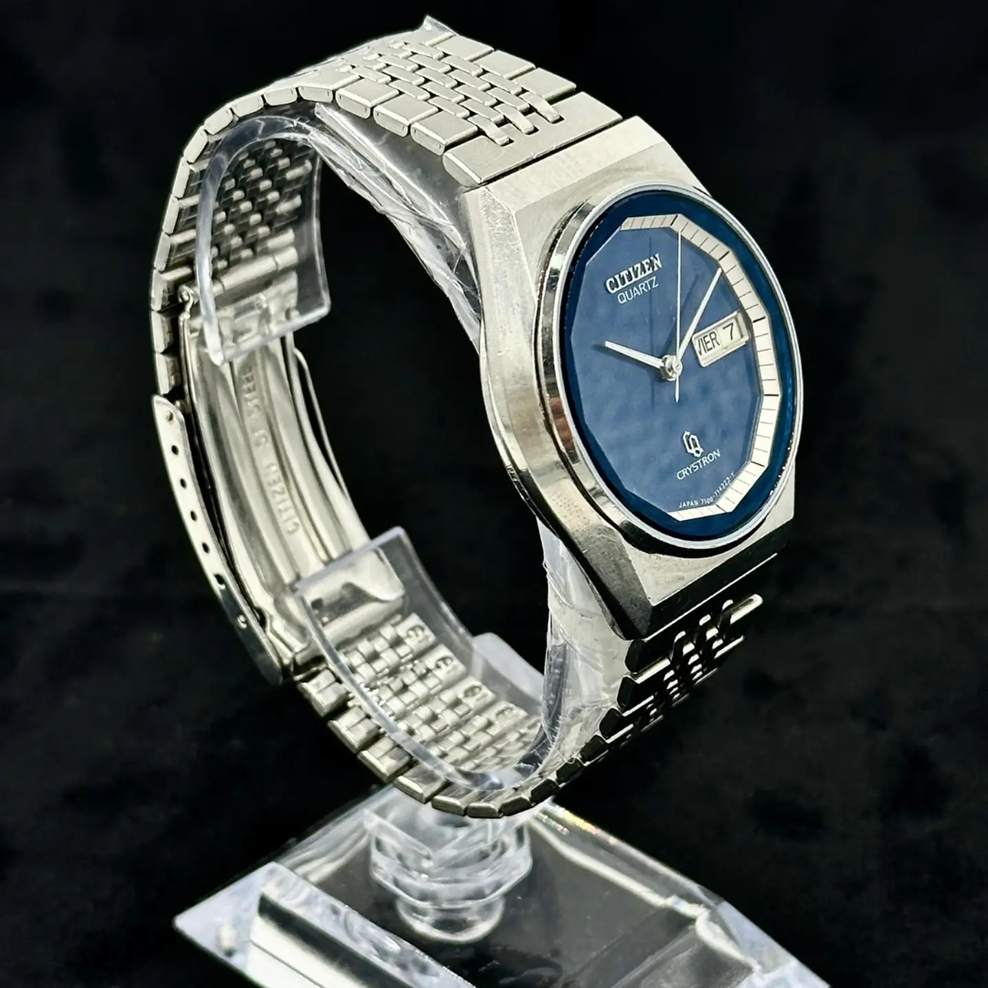 Citizen Quartz Crystron CQ – Dial Azul Profundo Day-Date 37mm – Referencia 7100-714323-Y 2