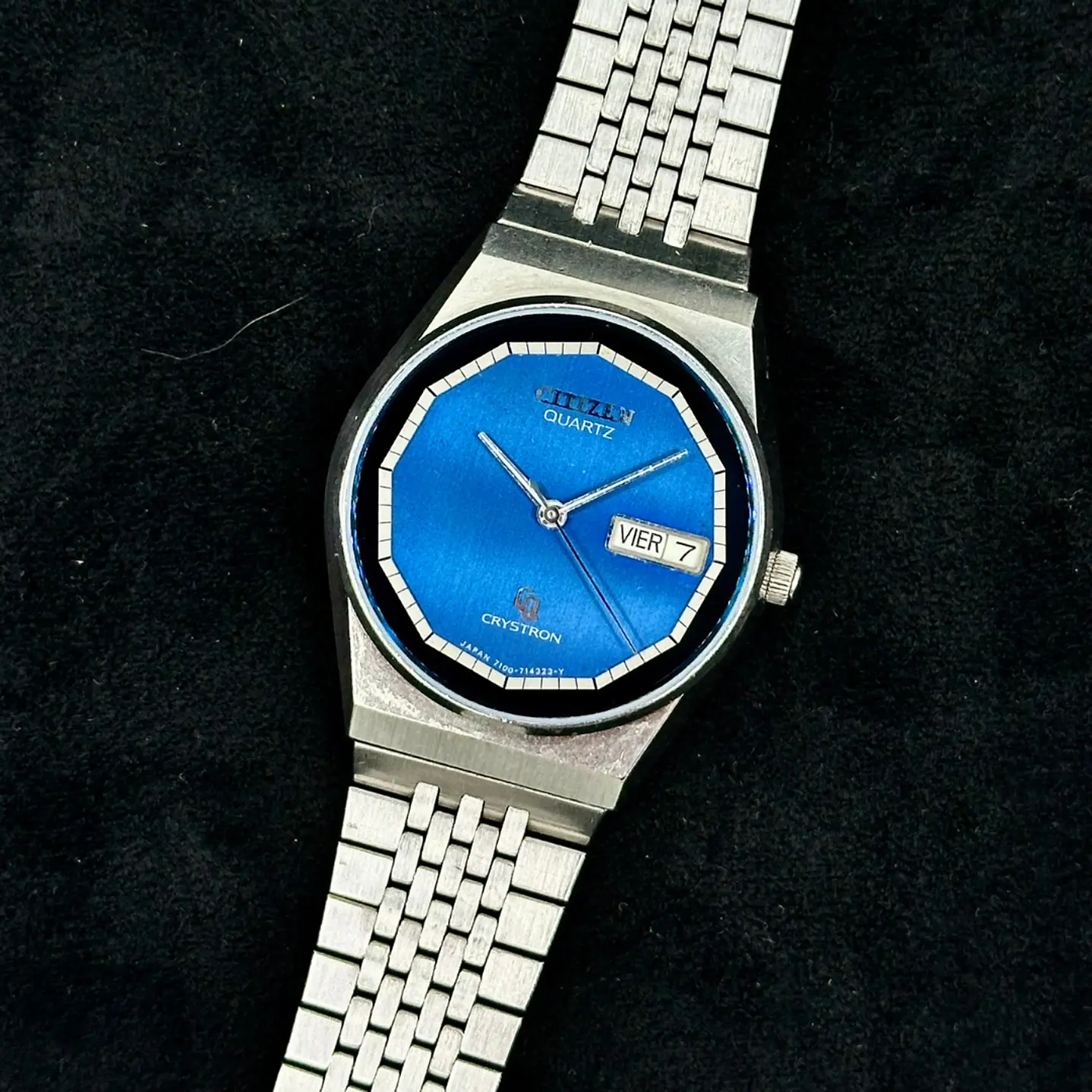 Citizen Quartz Crystron CQ – Dial Azul Profundo Day-Date 37mm – Referencia 7100-714323-Y 7