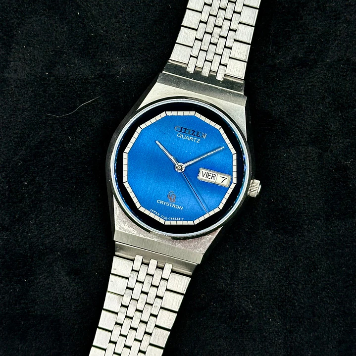 Citizen Quartz Crystron CQ – Dial Azul Profundo Day-Date 37mm – Referencia 7100-714323-Y 7