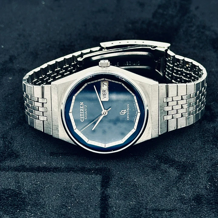 Citizen Quartz Crystron CQ – Dial Azul Profundo Day-Date 37mm – Referencia 7100-714323-Y 6