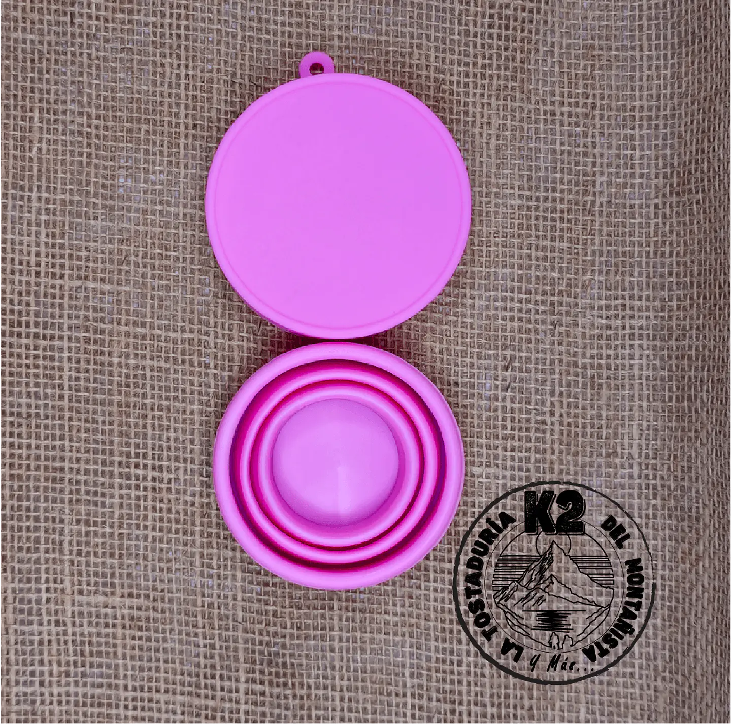 VASO ROSADO DE SILICONA PLEGABLE CON TAPA 1