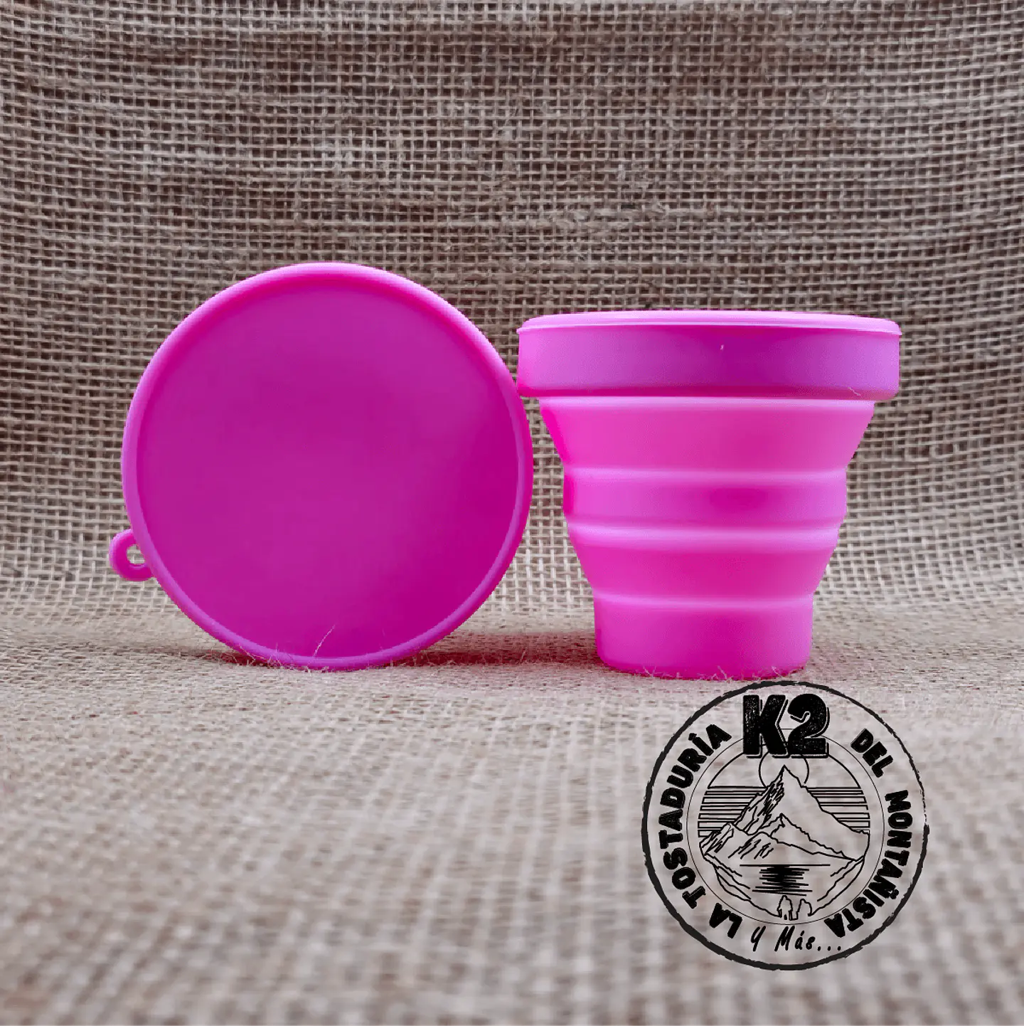 VASO ROSADO DE SILICONA PLEGABLE CON TAPA 2