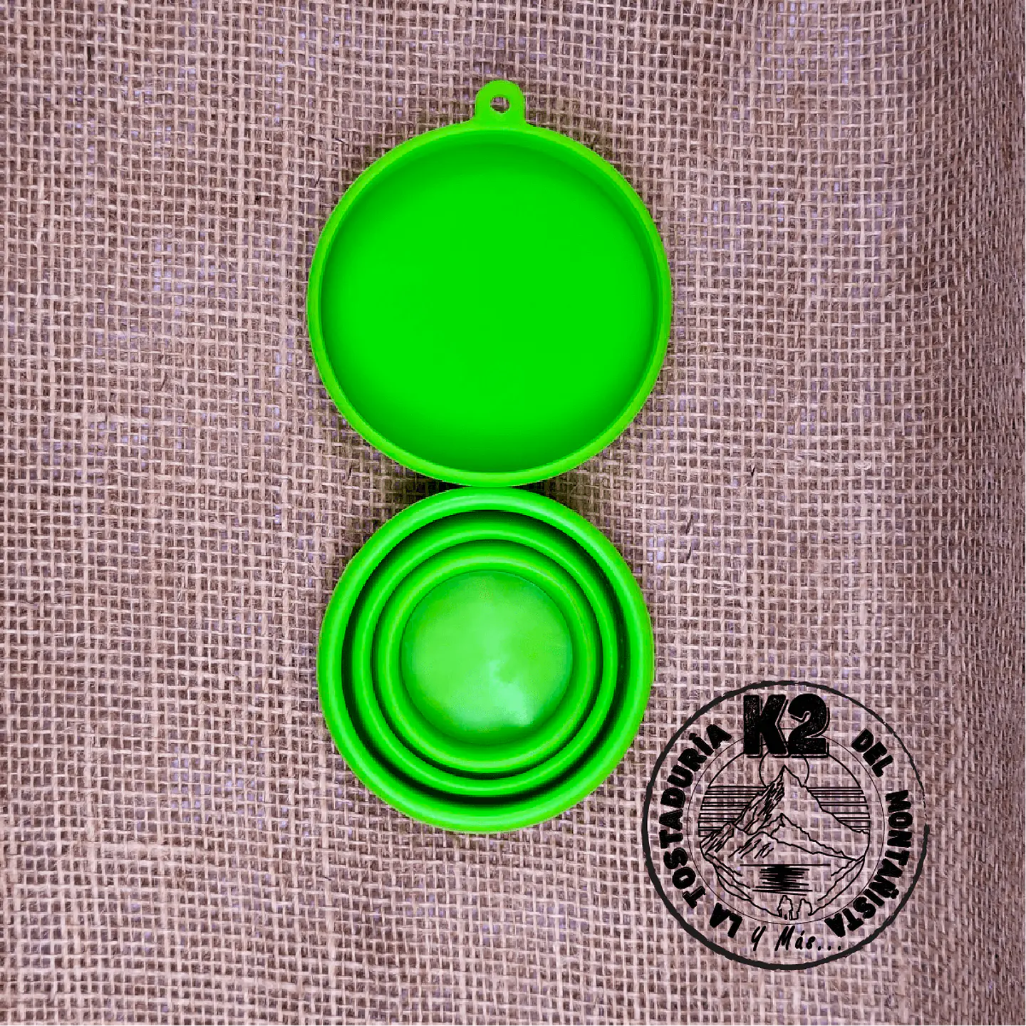 VASO VERDE DE SILICONA PLEGABLE CON TAPA 2
