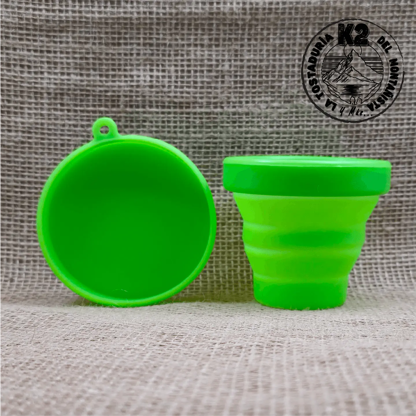 VASO VERDE DE SILICONA PLEGABLE CON TAPA 1