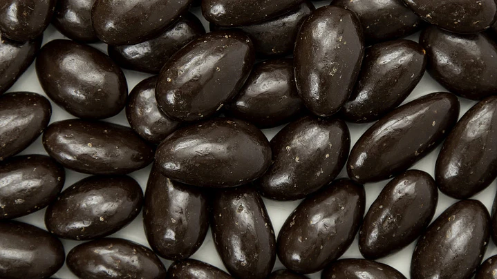 Almendra con Chocolate Bitter Piwen 62% Cacao a Granel 1