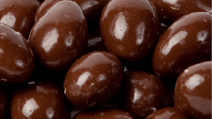 Avellana con Chocolate de Leche Piwen 35% Cacao a Granel 1
