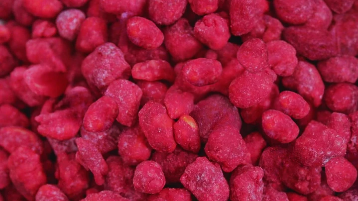 Maní confitado frutilla granel 1
