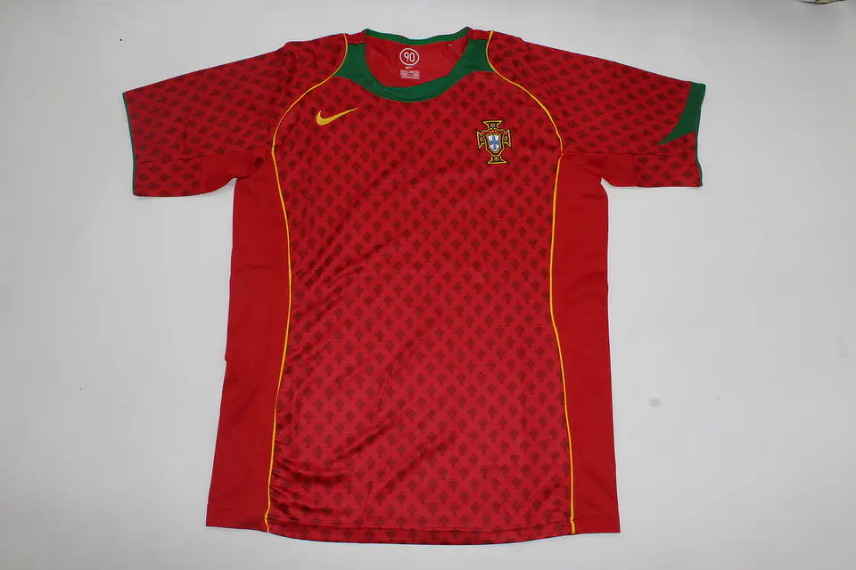 Camisola Nike Portugal Principal Euro 2004 Retro 2