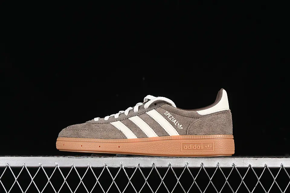 HANDBALL SPEZIAL EARTH STRATA/OFF WHITE/GUM 1
