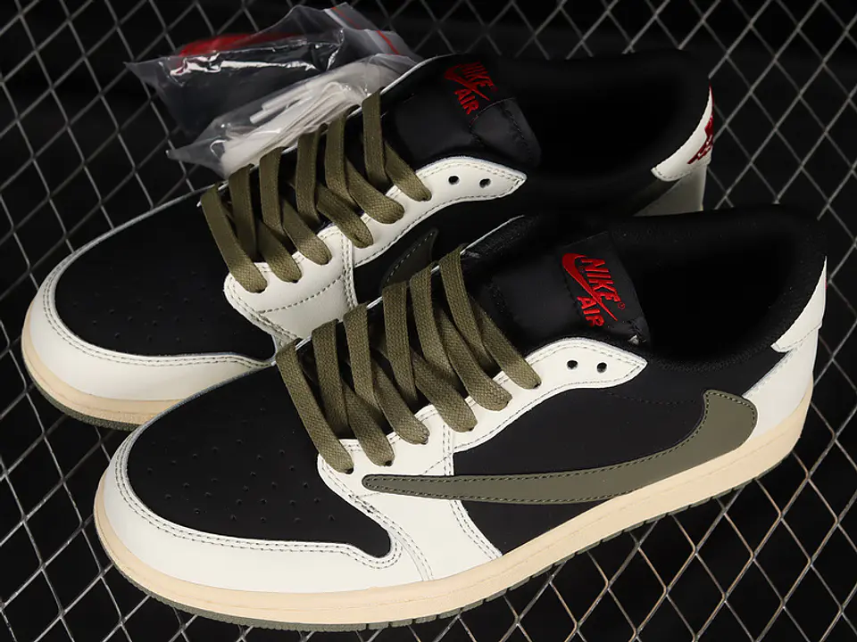 Nike TRAVIS SCOTT X AIR JORDAN 1 RETRO LOW OG - OLIVE 3
