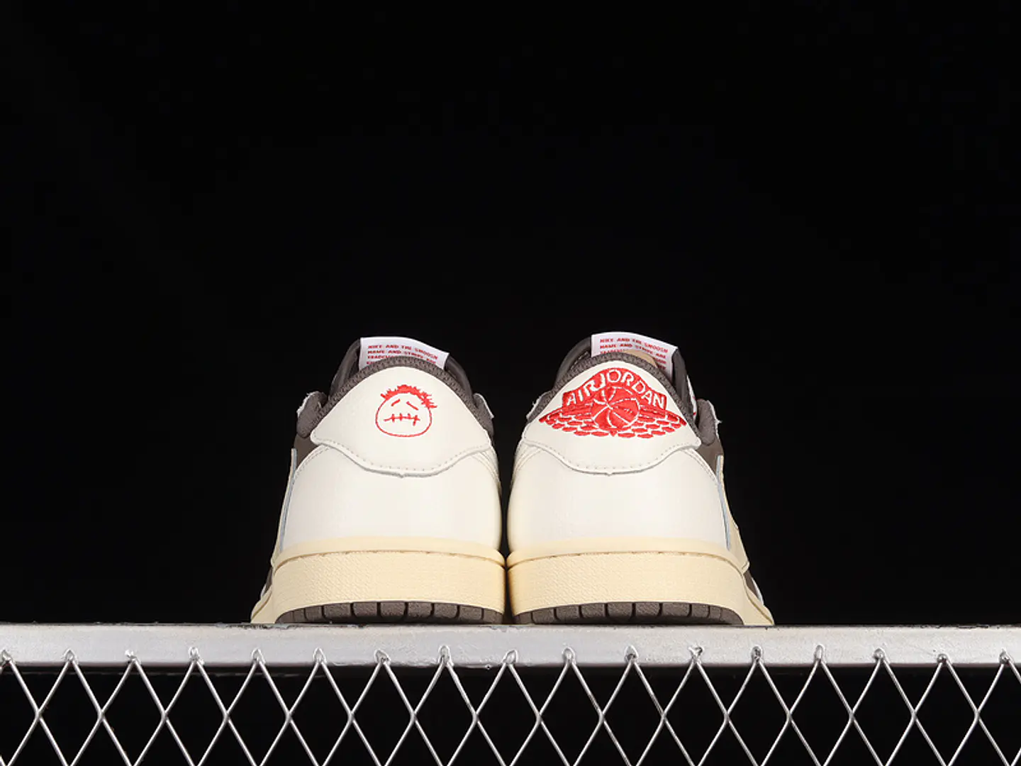 Nike TRAVIS SCOTT X AIR JORDAN 1 LOW OG REVERSE MOCHA SAIL 2