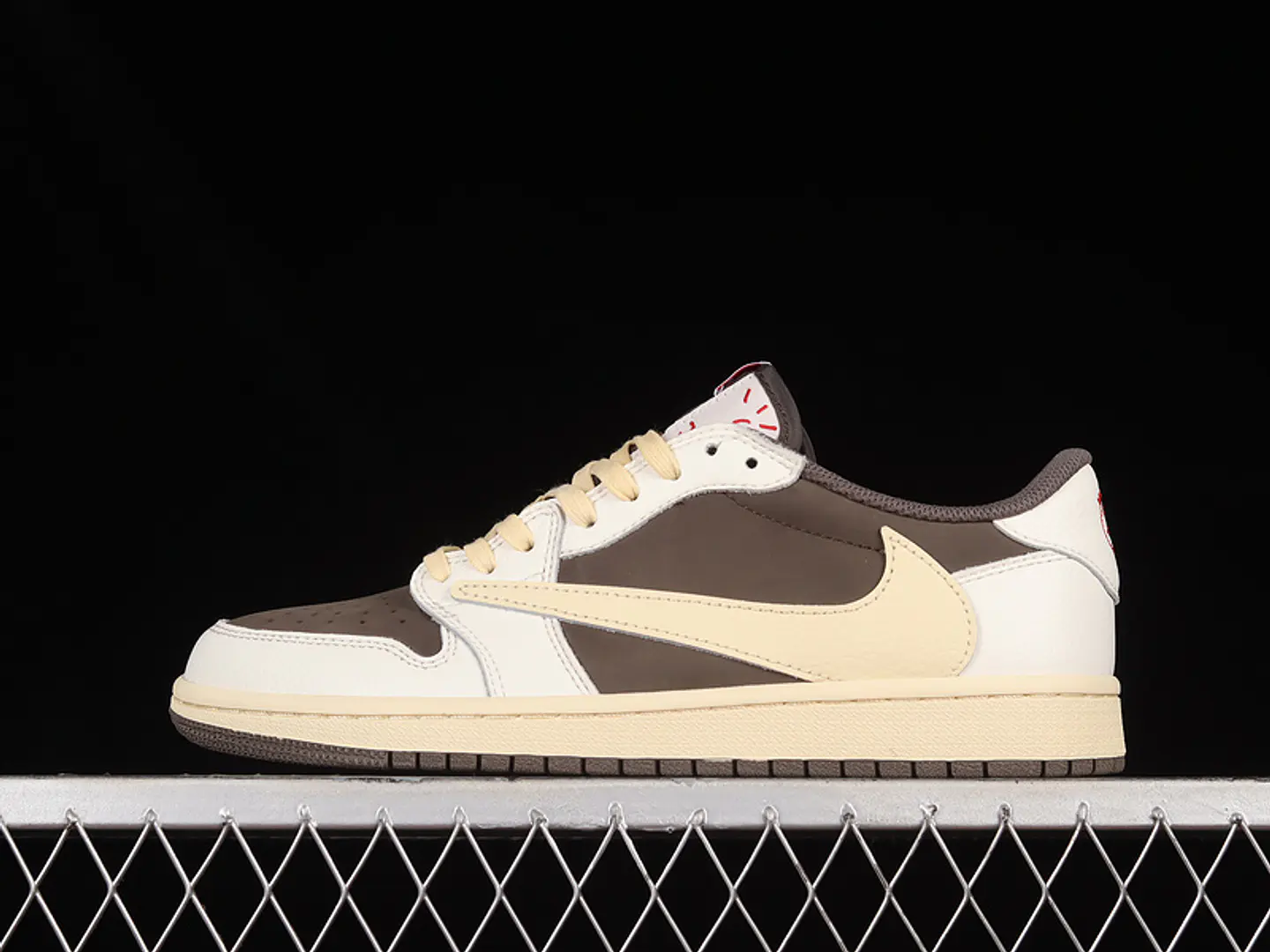 Nike TRAVIS SCOTT X AIR JORDAN 1 LOW OG REVERSE MOCHA SAIL 1