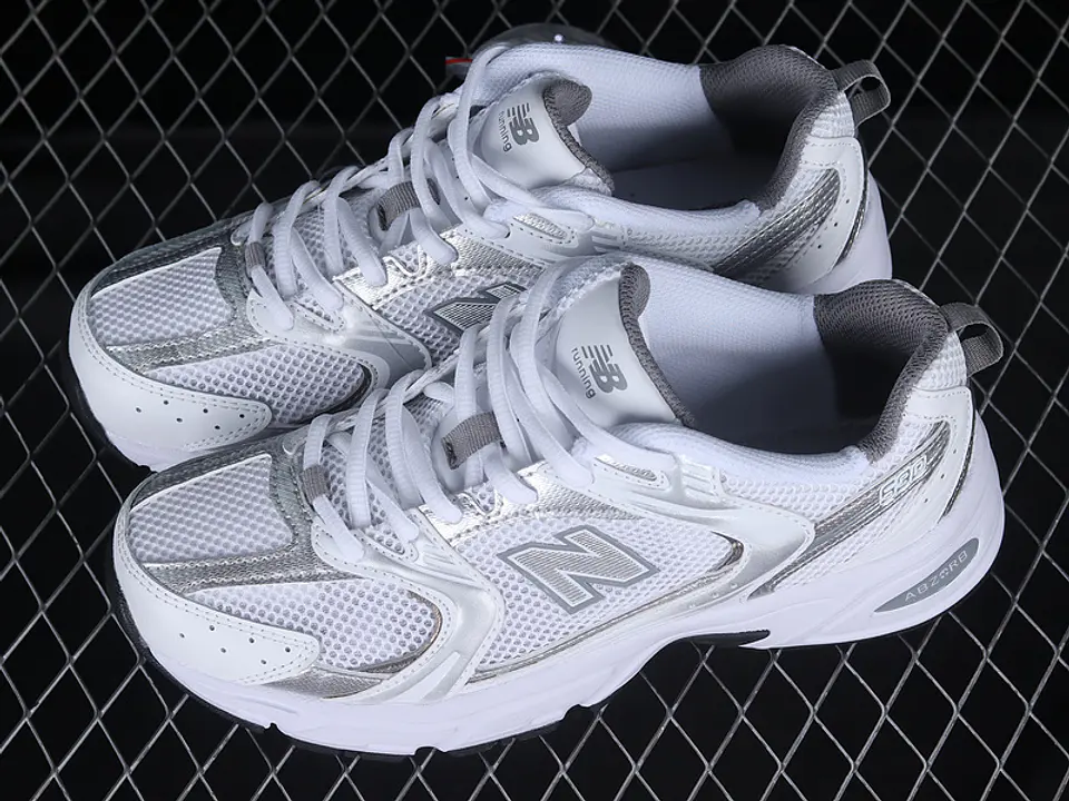  NEW BALANCE 530 WHITE/METALLIC SILVER  2