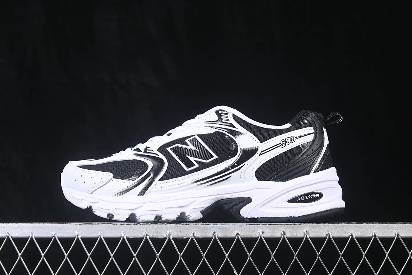 NEW BALANCE 530 RETRO BLACK/WHITE 1