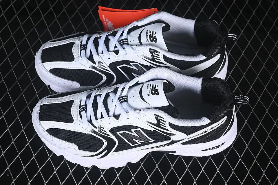 NEW BALANCE 530 RETRO BLACK/WHITE 2