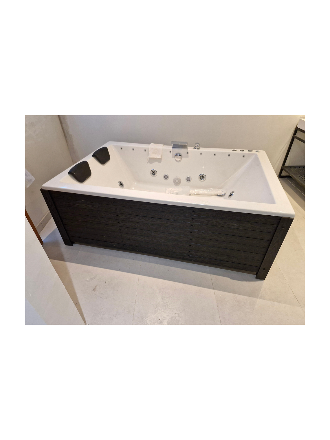 TINA DE HIDROMASAJES STALINGRADO  1