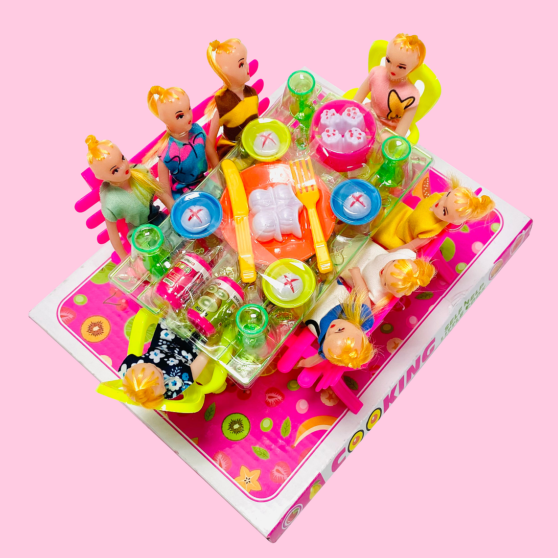 MUÑECAS EN COMEDOR A8-63 1